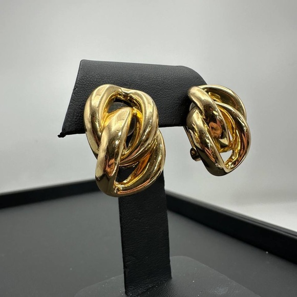 Christian Dior Gold-Tone Interlocking Curb Link Oval Round Clip-On Earrings - Picture 4 of 9